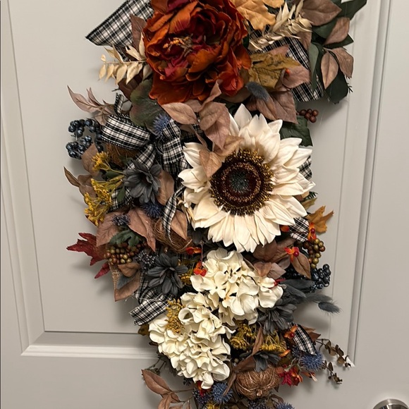 Swag Teardrop Door Hanger Hand Crafted Blue Cream Elegant Floral Door Swag Plai… - Picture 4 of 7